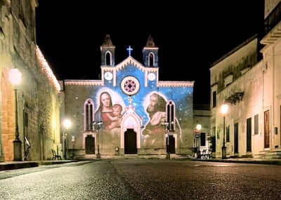 Proiezione scenografica sulla facciata della Chiesa di San Nicola Vescovo